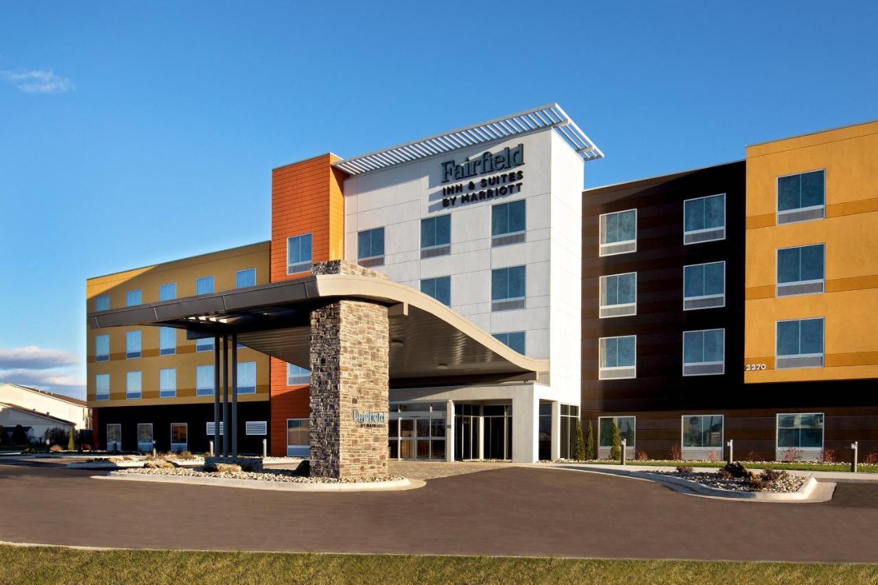 Fairfield Inn & Suites By Marriott Mcpherson Exterior photo